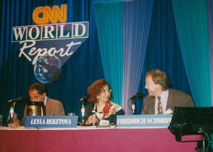 Лейла в Атланте на международной конференции « 1993 CNN World Report Contributors Conference »