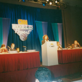 Prise de parole à la CNN World Report Contributors Conference, Atlanta, États-Unis, 1993