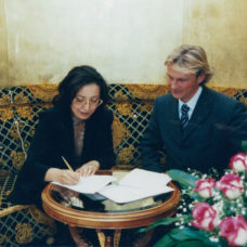 Signing contract between VILED and Maxence Wan Der Bawede, Almaty, 2000