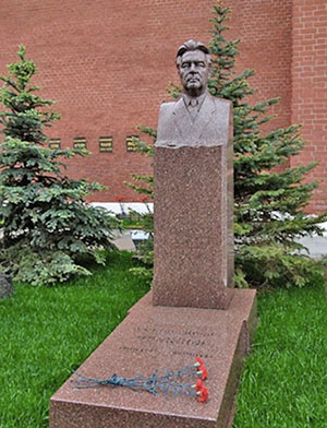 Москва, Кремлевская стена, могила Л. Брежнева